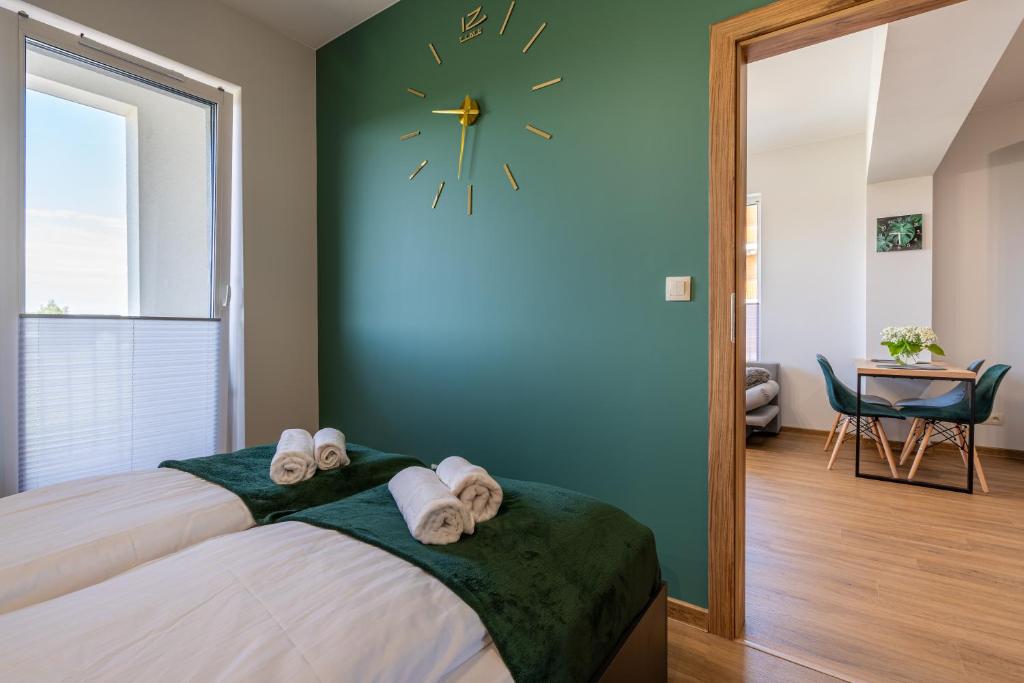 Posteľ alebo postele v izbe v ubytovaní Apartament No 34 Green - Holiday Home Zator