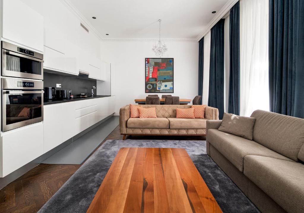 Kuchyňa alebo kuchynka v ubytovaní ZOYA LUXURY RESIDENCE