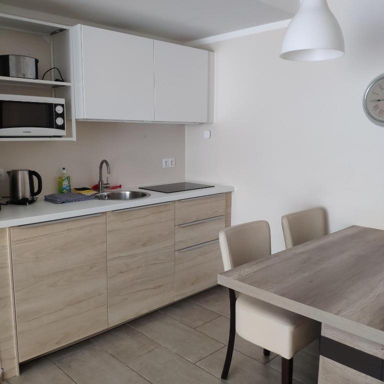 Kuchyň nebo kuchyňský kout v ubytování Hotel Lindenhof
