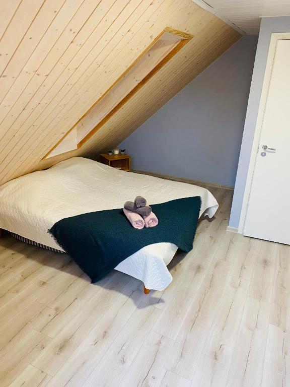 Postel nebo postele na pokoji v ubytování Pihlaka Jahimaja