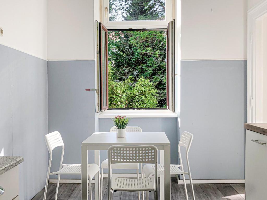 Fotografie z fotogalerie ubytování Commodious 2BR Apt. Near AKH-Perfect for Groups ve Vídni