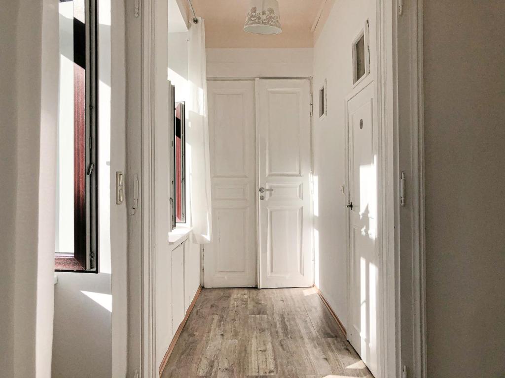 Fotografie z fotogalerie ubytování Commodious 2BR Apt. Near AKH-Perfect for Groups ve Vídni