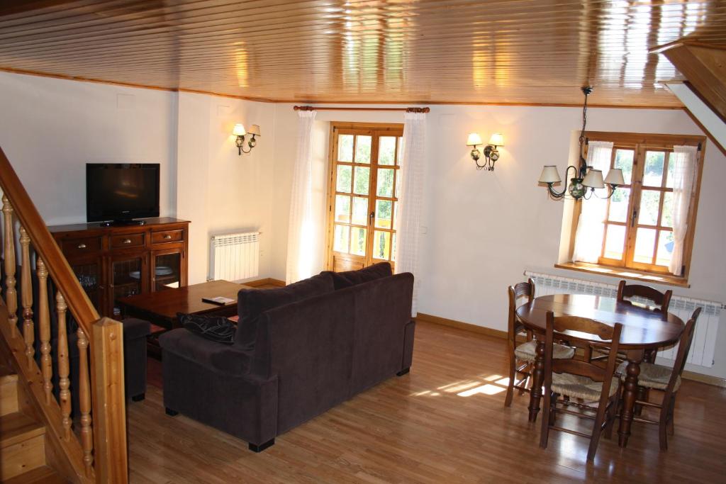 TV a/nebo společenská místnost v ubytování Apartamentos Deth Camin Reiau