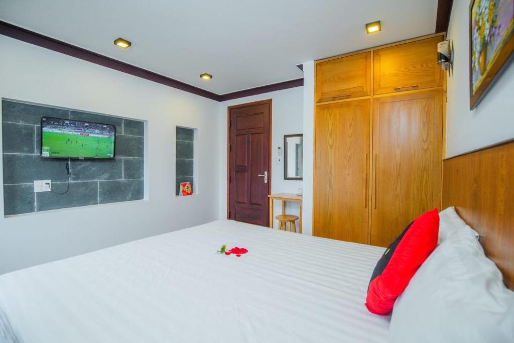 Postel nebo postele na pokoji v ubytování SenDa Villa & Apartment Hoi An