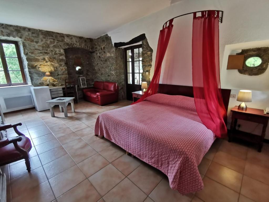 Postel nebo postele na pokoji v ubytování Hôtel Mas de l'Espaïre