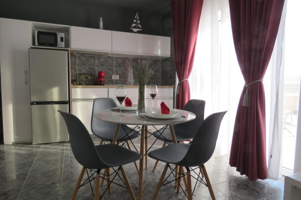 Kuchyňa alebo kuchynka v ubytovaní Solis Adriaticum Apartments