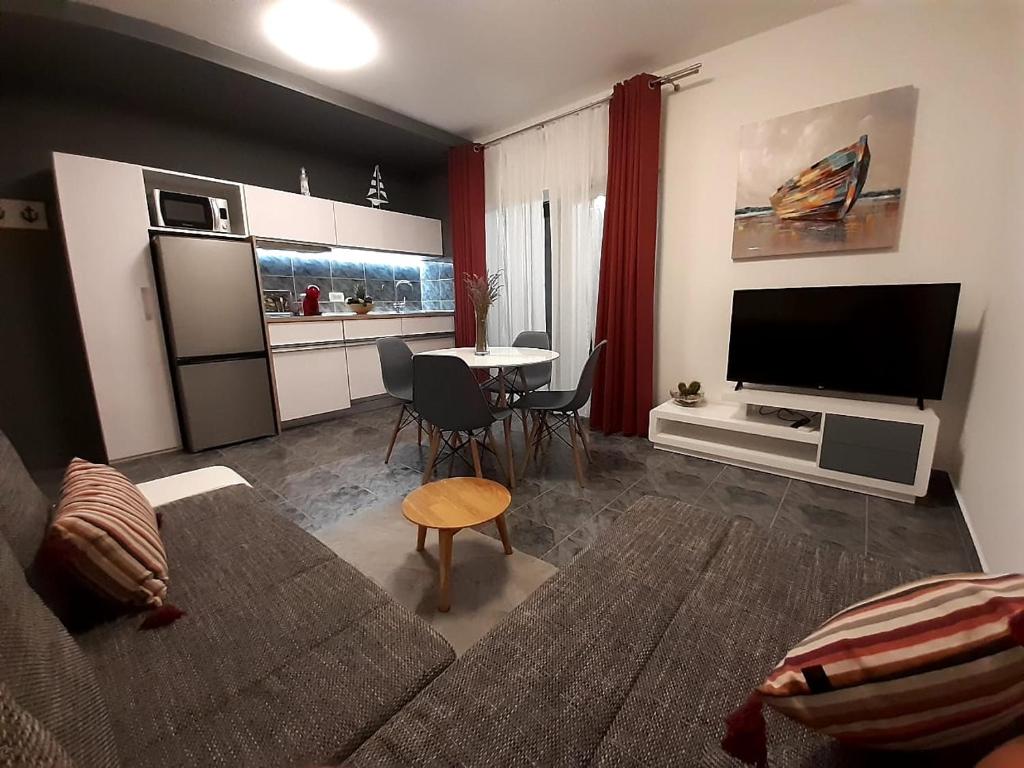 Televízia a/alebo spoločenská miestnosť v ubytovaní Solis Adriaticum Apartments