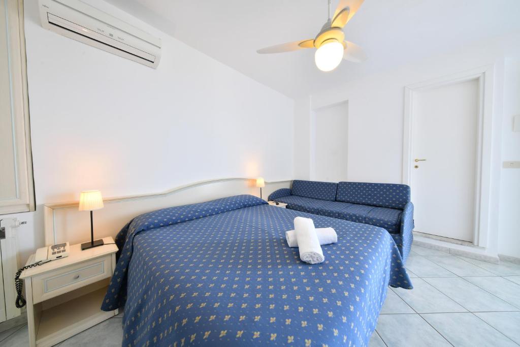 Postel nebo postele na pokoji v ubytování Hotel Noris
