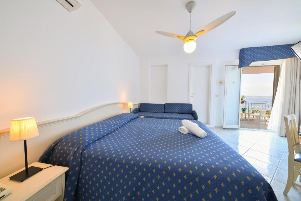 Postel nebo postele na pokoji v ubytování Hotel Noris