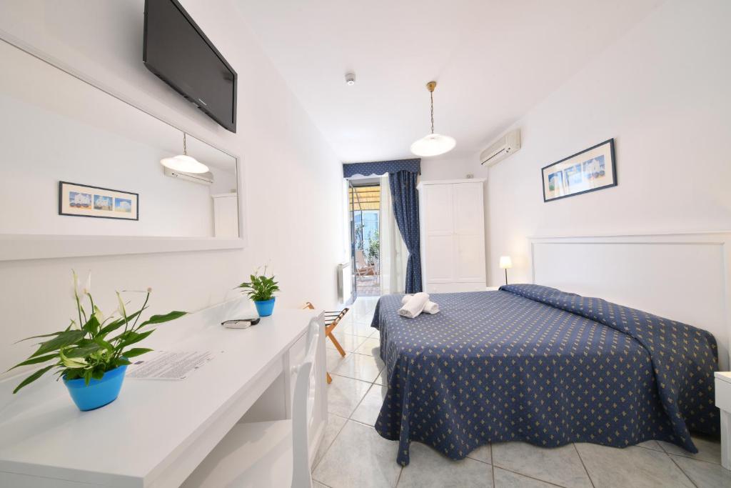 Postel nebo postele na pokoji v ubytování Hotel Noris