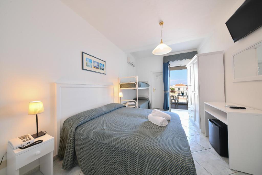 Postel nebo postele na pokoji v ubytování Hotel Noris
