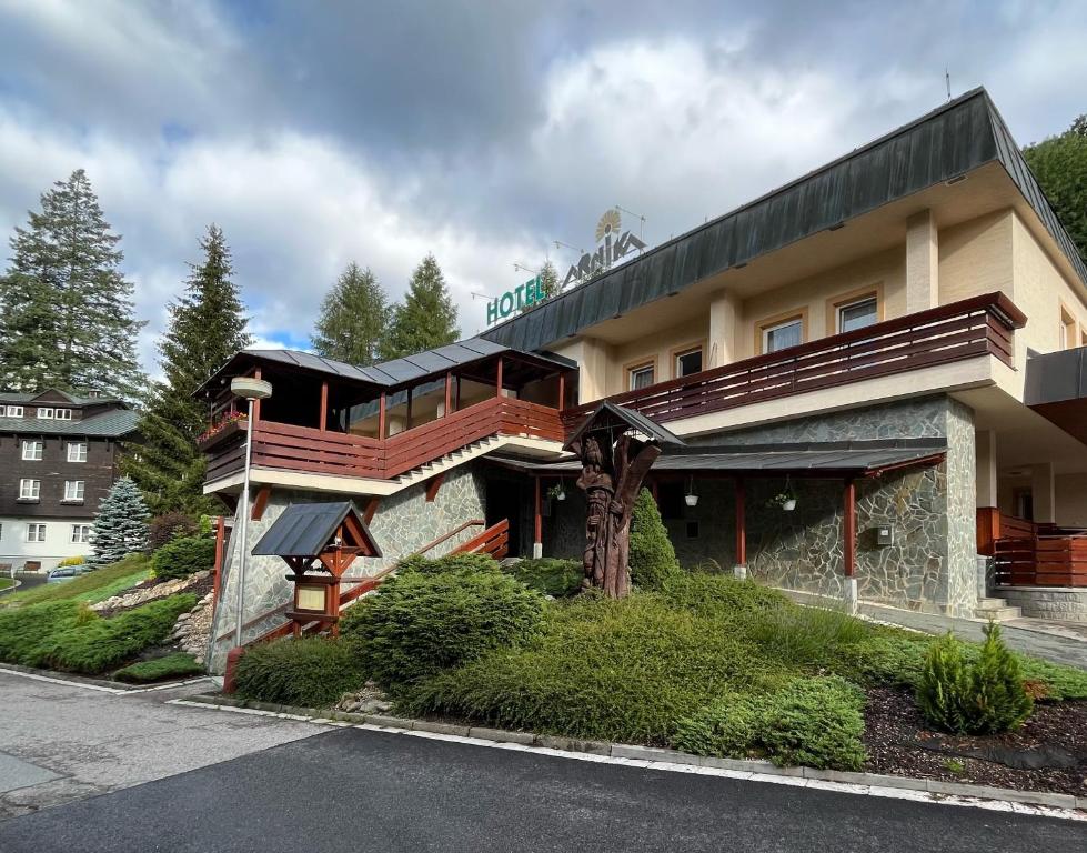 Budova, kde se hotel nachází