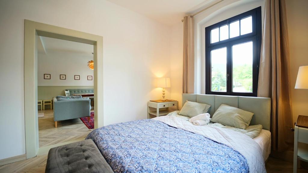Posteľ alebo postele v izbe v ubytovaní Apartamenty EverySky Szklarska Poręba - 1 go Maja 13