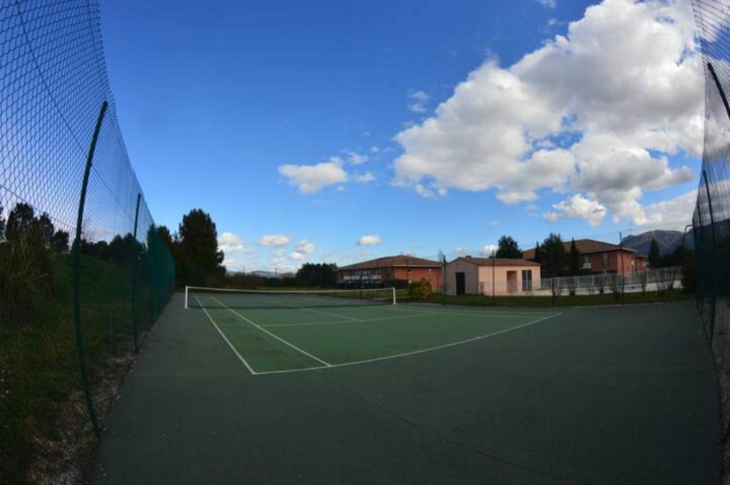 Instalaciones para jugar a tenis o squash en Studio au pied de la Ste Victoire o alrededores