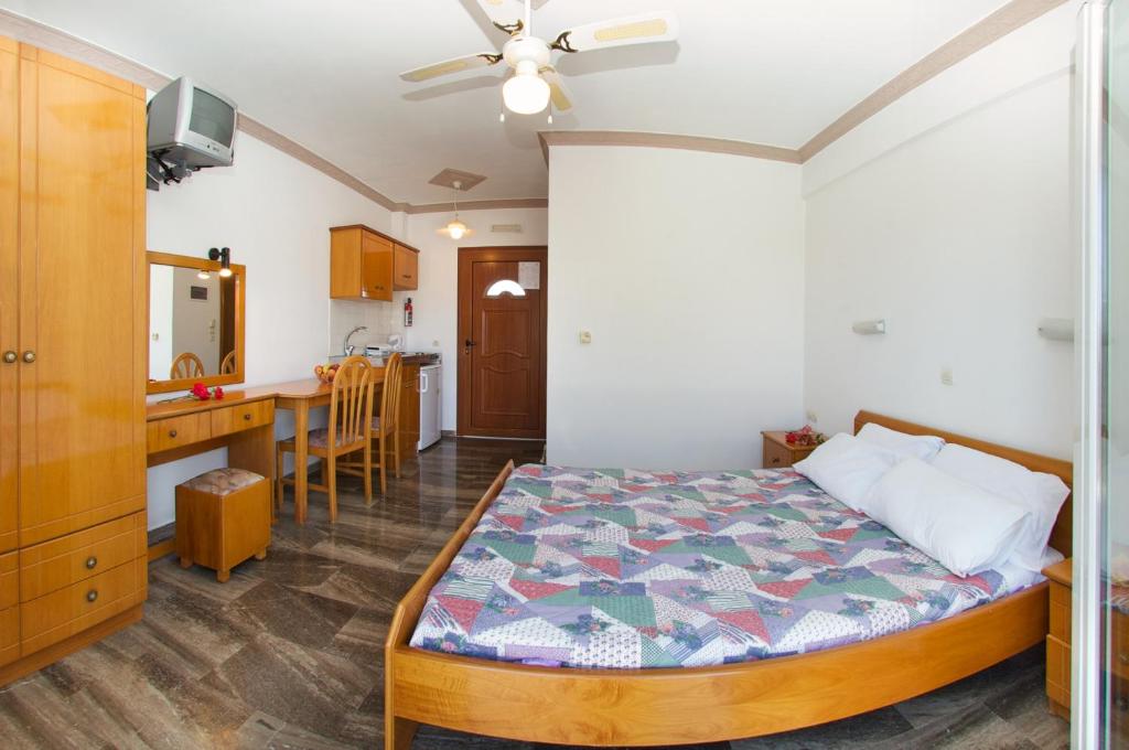 Nikos Studios and Apartments - 9