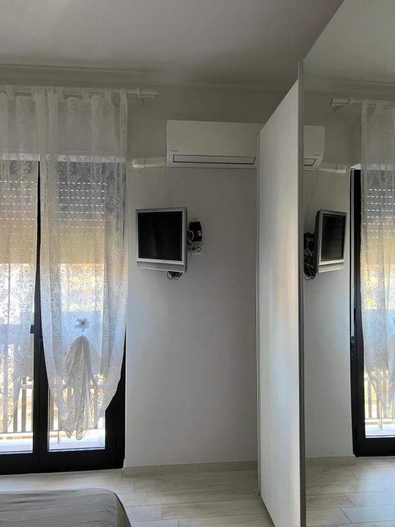 A television and/or entertainment centre at Medeum