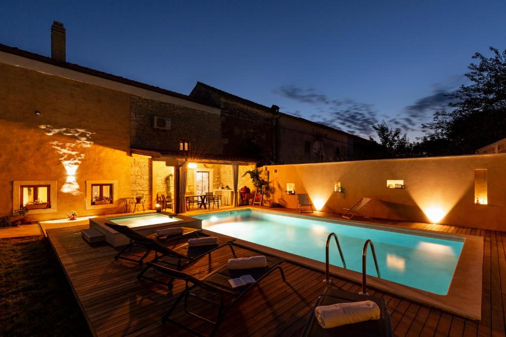 Zdjęcie z galerii obiektu Luxury Villa Trtoja - with e-cars station w mieście Svetvinčenat