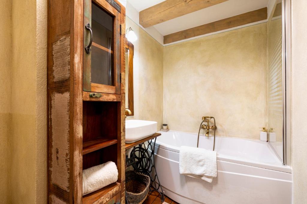 Zdjęcie z galerii obiektu Luxury Villa Trtoja - with e-cars station w mieście Svetvinčenat