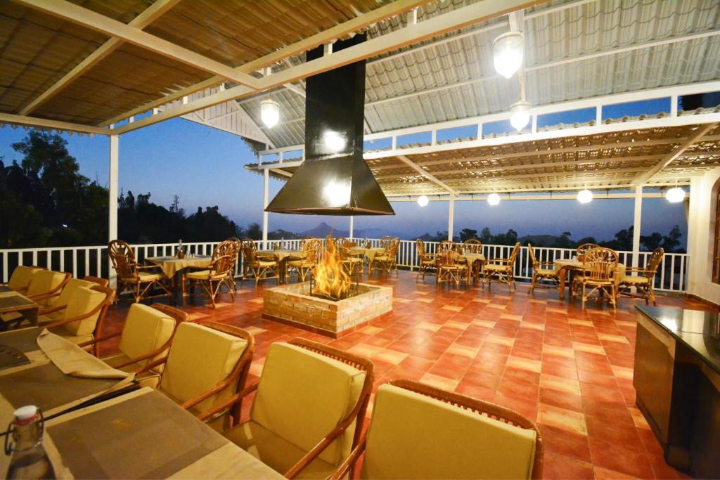 Balkón nebo terasa v ubytování Kodai Resort Hotel, Kodaikanal