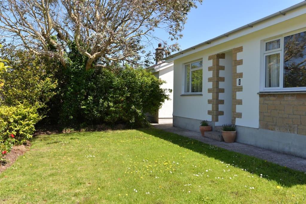 3-Bedroom bungalow with parking, Goldsithney, Penzance, Cornwall