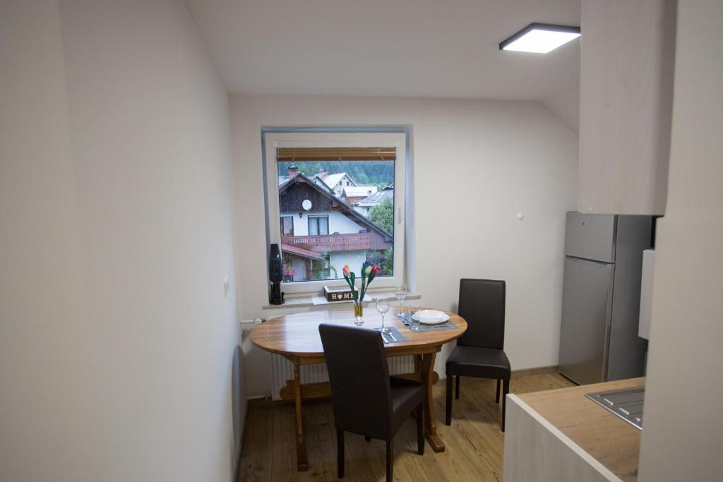 Kuchyň nebo kuchyňský kout v ubytování APARTMAJI HUBI
