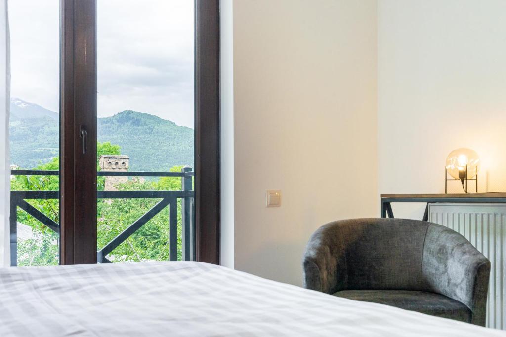 Nespecifikovaný výhled na hory nebo výhled na hory při pohledu z hotelu