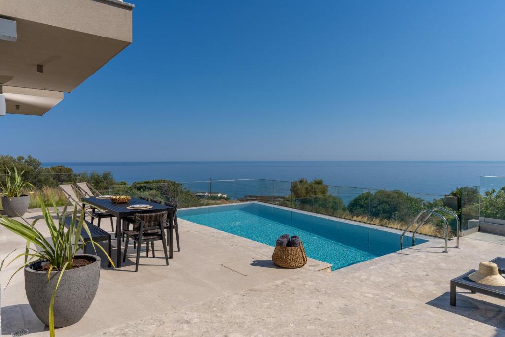 Πισίνα στο ή κοντά στο Villa Onyx - With Private Heated Pool