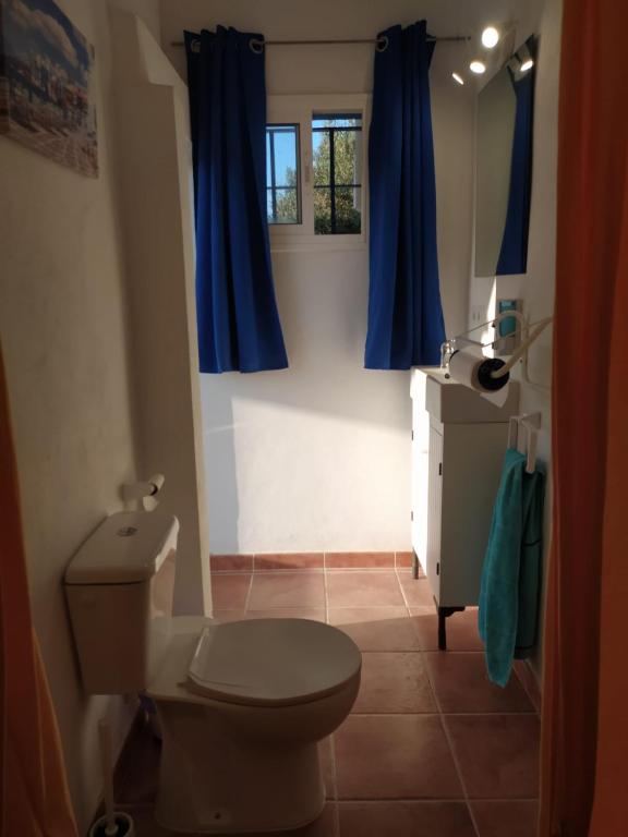 Koupelna v ubytování MYKONOS entre cepas