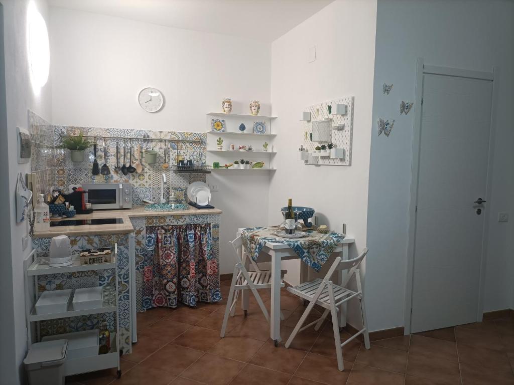 Kuchnia lub aneks kuchenny w obiekcie La casetta di Diana Ortigia