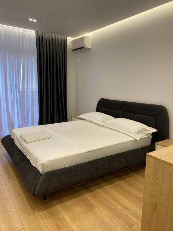 8th Floor Luxury Apartament Tirana - Imazhi 2