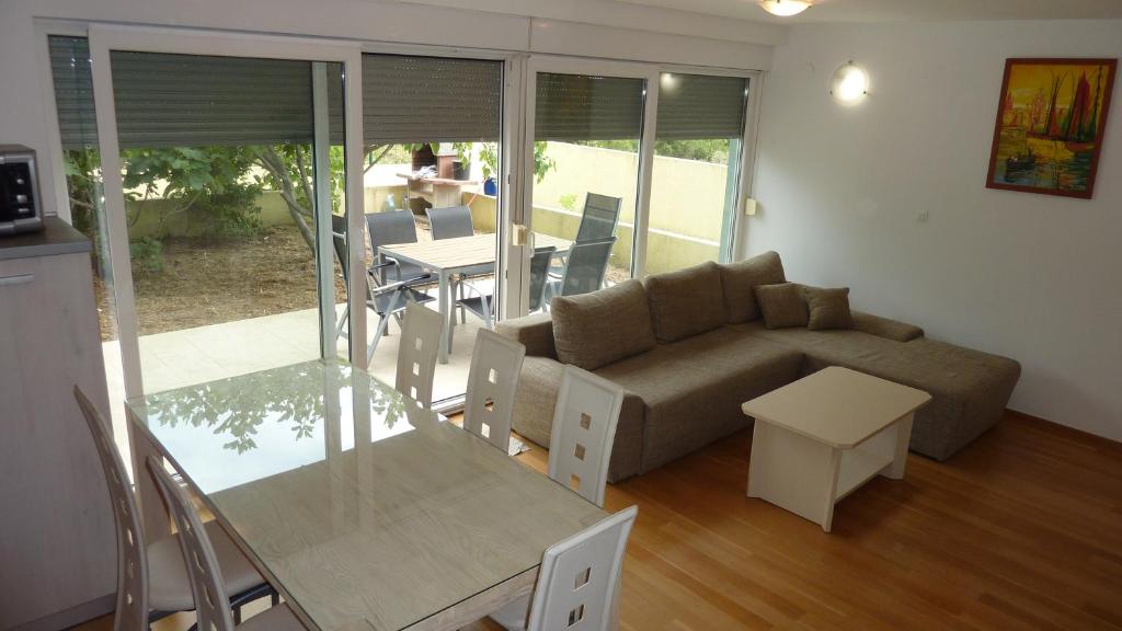 Rita Exclusive Apartments with Parking - Three-Bedroom Apartment
