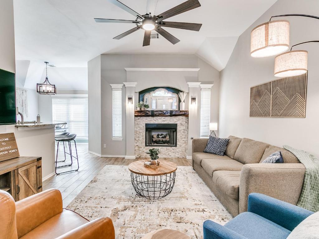 Posezení v ubytování Remodeled home in quiet neighborhood--kid friendly