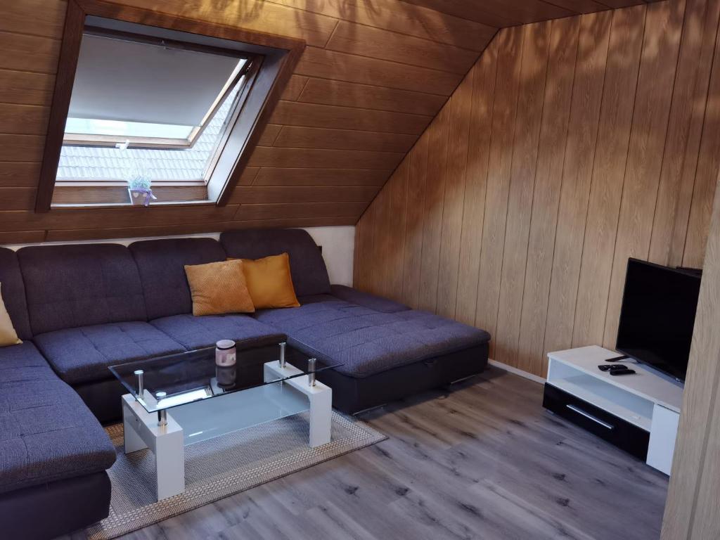 FeWo Blume - Two-Bedroom Apartment