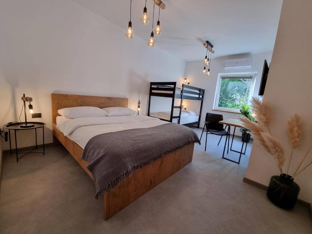 Postel nebo postele na pokoji v ubytování Pri Karlu Rooms & More