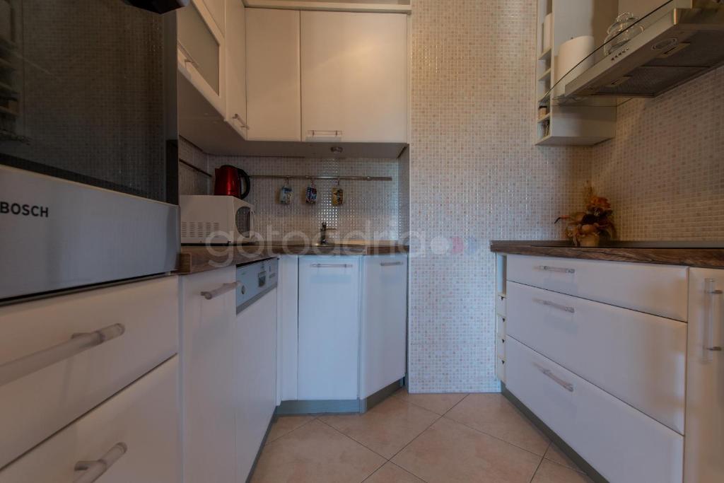 Kuchyňa alebo kuchynka v ubytovaní Seaview apartments Duky