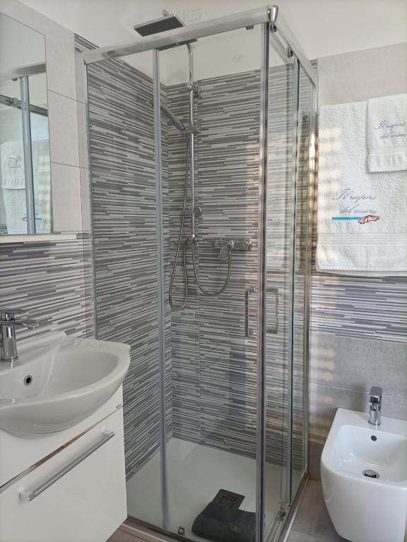 A bathroom at Il Respiro del Mare