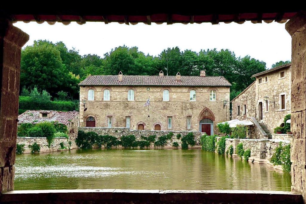 DIMORA DEL POGGIO - Charming Historic Centre - San Quirico d'Orcia - Two-Bedroom Apartment