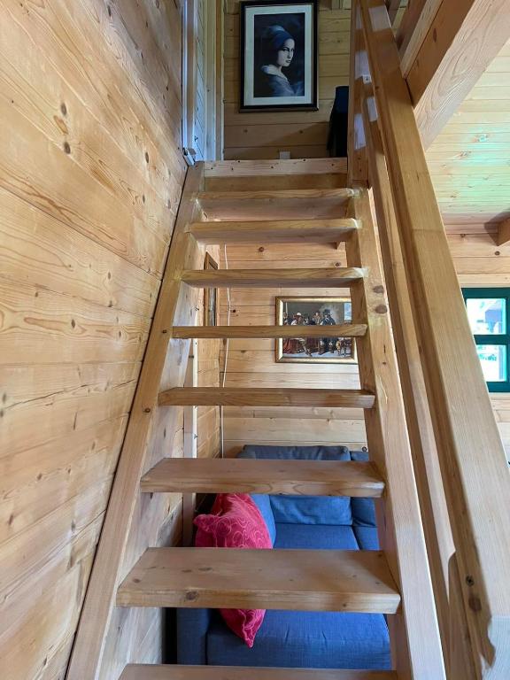 Palanda nebo palandy na pokoji v ubytování Cottage Ravna Rijeka