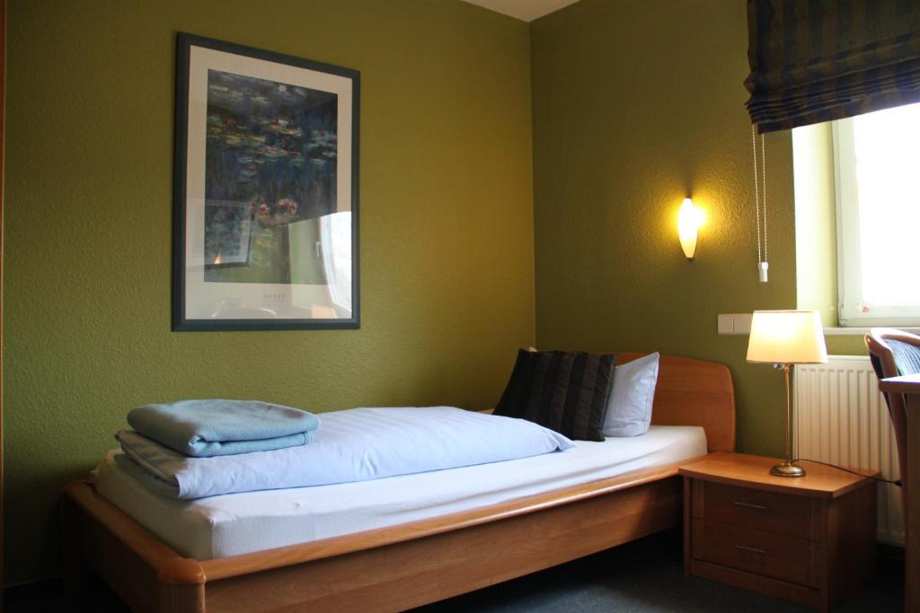 Buskes Hotel Steinförde - シングルルーム 専用バスルーム付