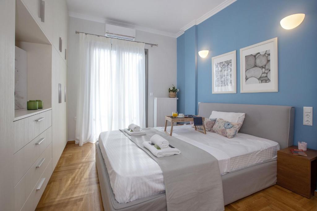 Postel nebo postele na pokoji v ubytování Syntagma Apartments with Acropolis view