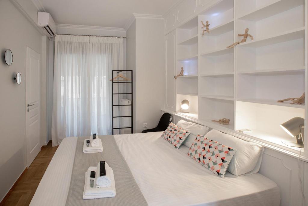 Postel nebo postele na pokoji v ubytování Syntagma Apartments with Acropolis view