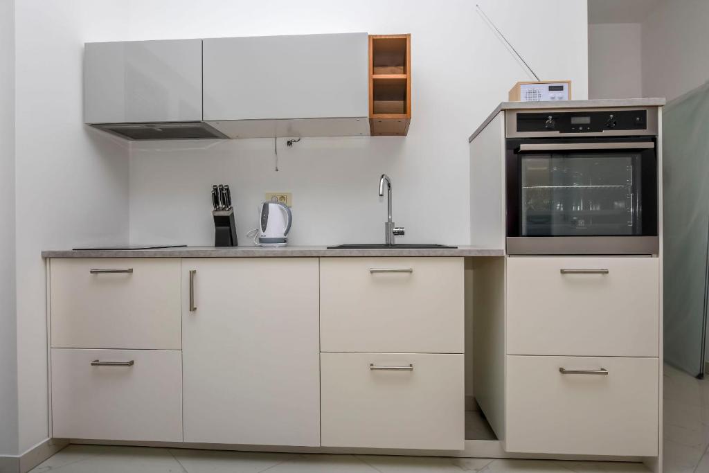 Kuchyňa alebo kuchynka v ubytovaní Apartments Verdina