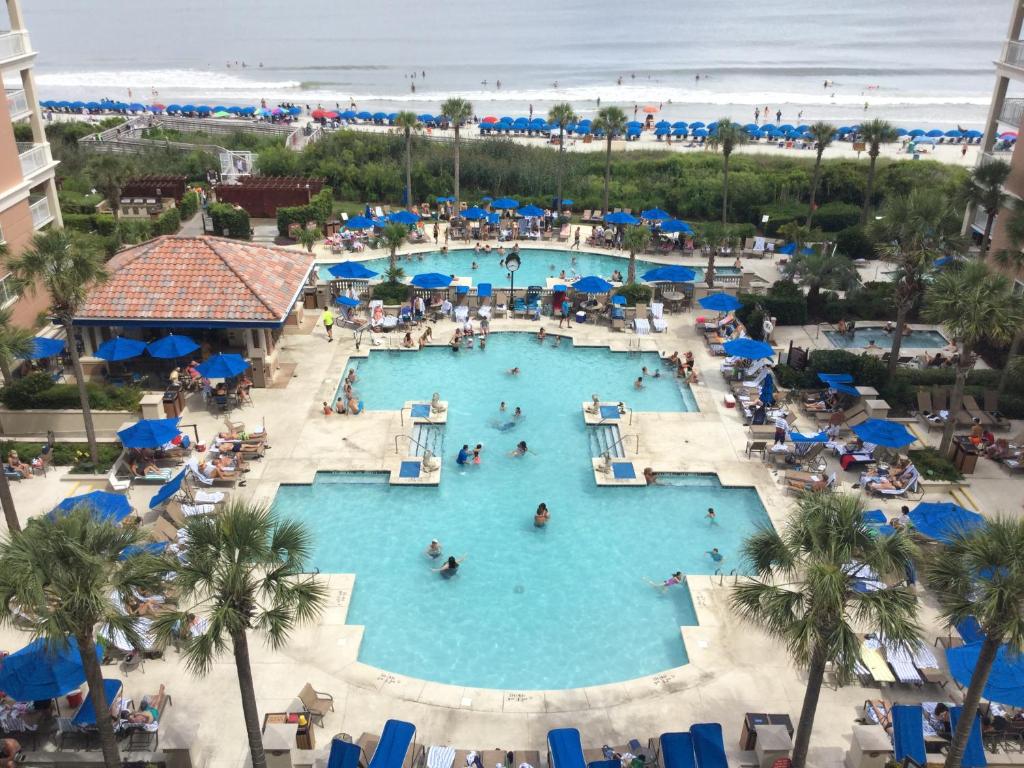 Uma vista da piscina em Marriott Ocean Watch Villas ou nos arredores