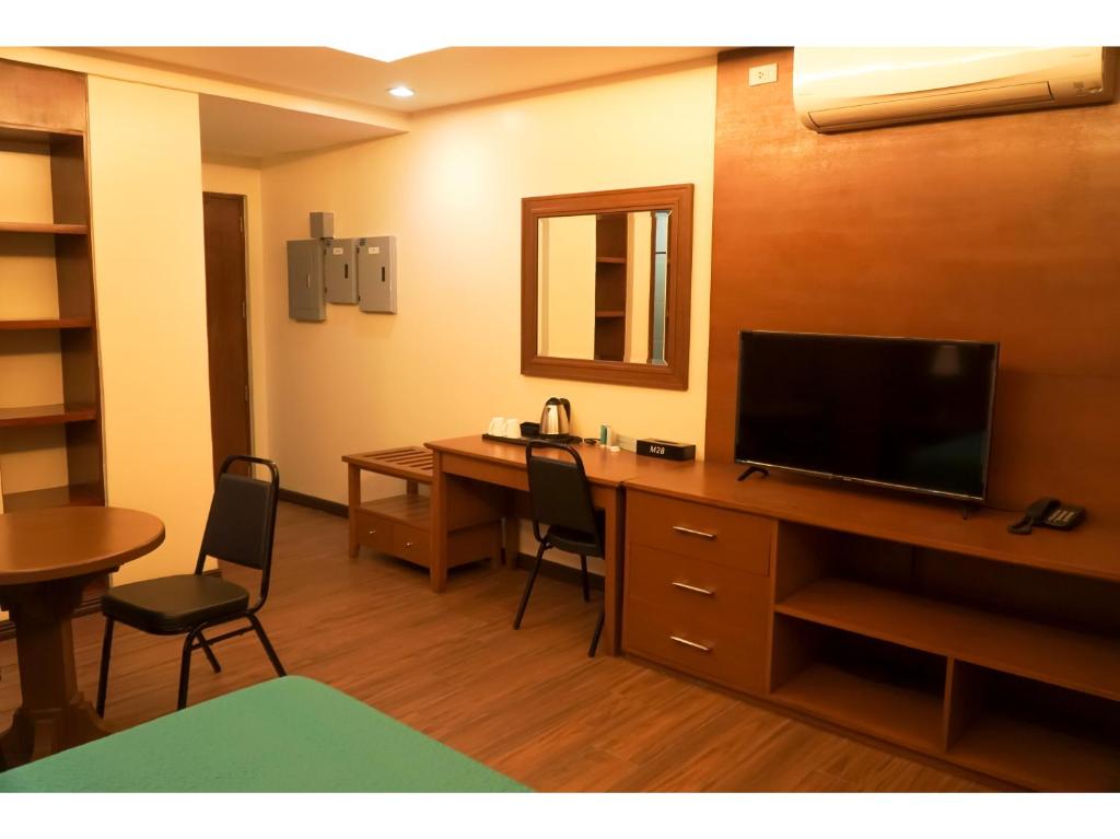 TV a/nebo společenská místnost v ubytování M28 Hotel and Apartments