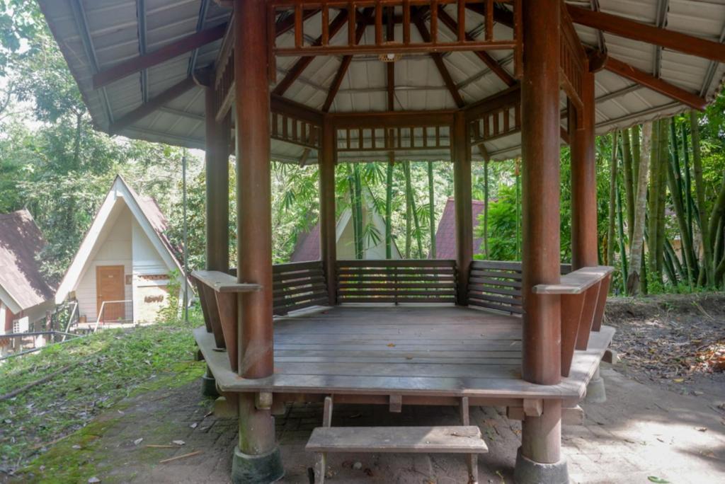 Zahrada ubytování Urbanview Resort Kampoeng Media Yogyakarta by RedDoorz