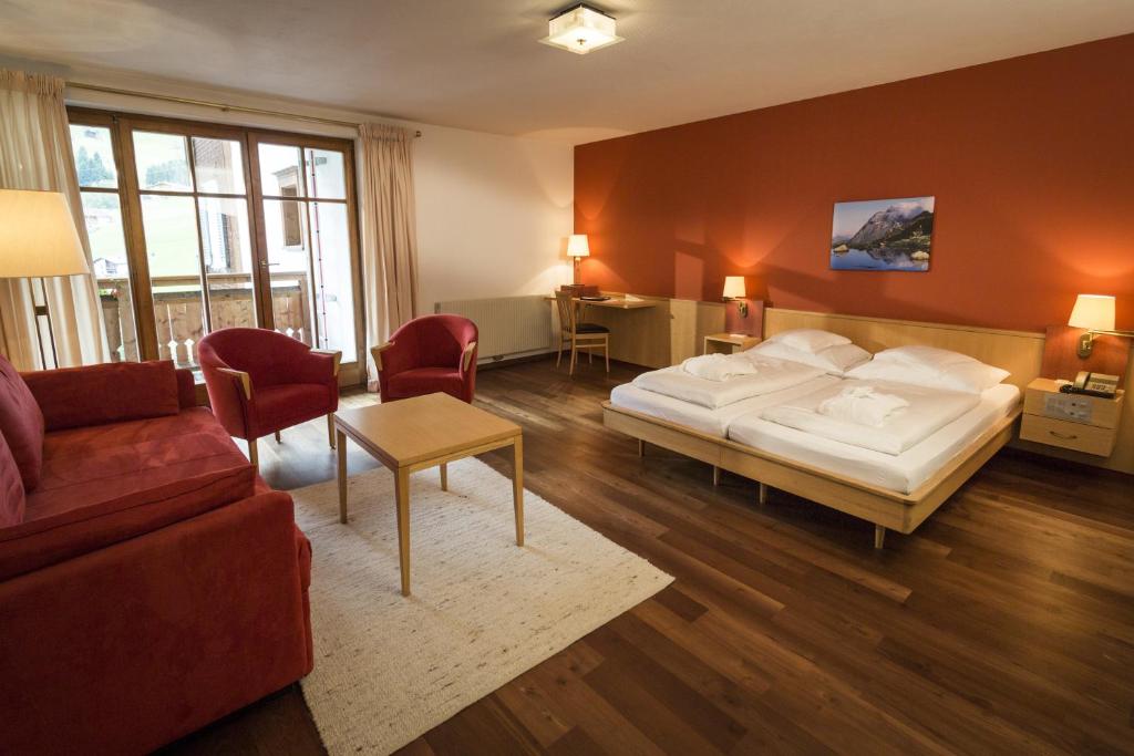 Postel nebo postele na pokoji v ubytování Posthotel Rössle