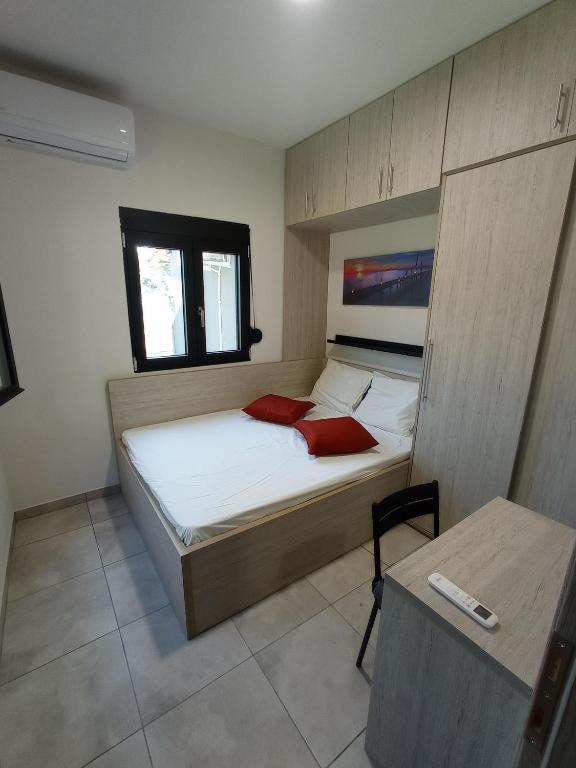 Posteľ alebo postele v izbe v ubytovaní Nikos & Patras Houses