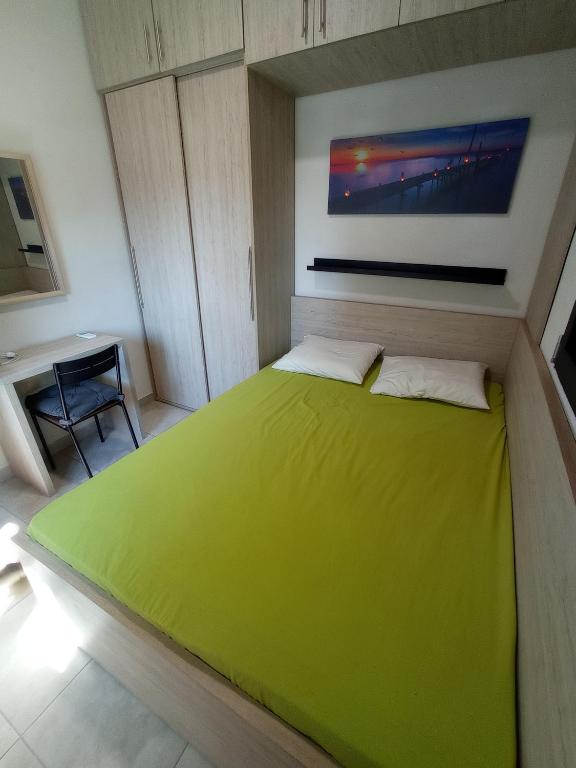 Posteľ alebo postele v izbe v ubytovaní Nikos & Patras Houses