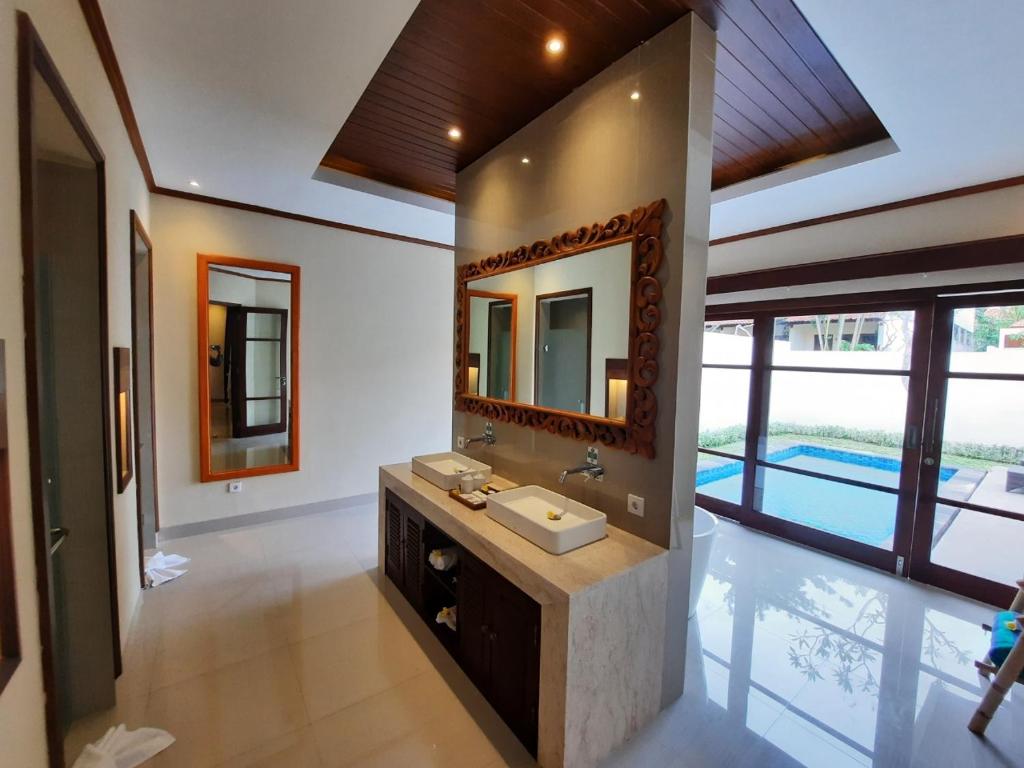 Koupelna v ubytování Champlung Sari Villa & Spa Ubud