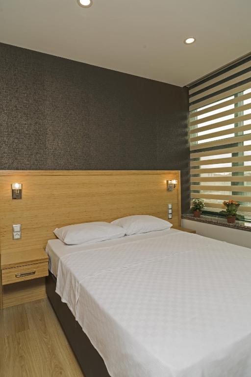 Postel nebo postele na pokoji v ubytování Demir Suite Hotel